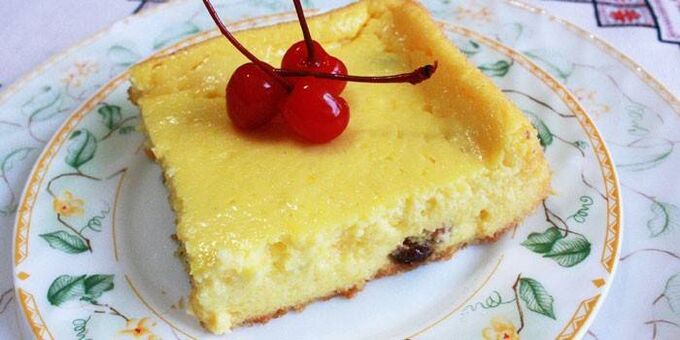 Casseruola di ricotta per colazione o spuntino pomeridiano nel menu di alimentazione sana per un mese